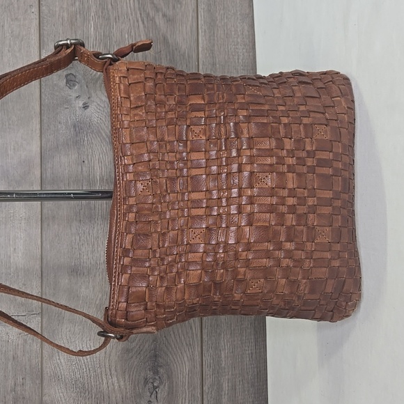 Vilenca Holland Brown Woven Crossbody Shoulder Bag - Picture 2 of 8